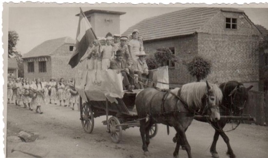 Franjo i njegov djed Ivan s konjima, 1960.